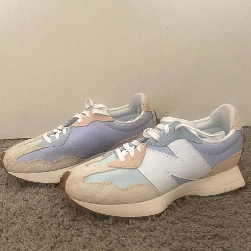NWOT New Balance The Intelligent Choice 327